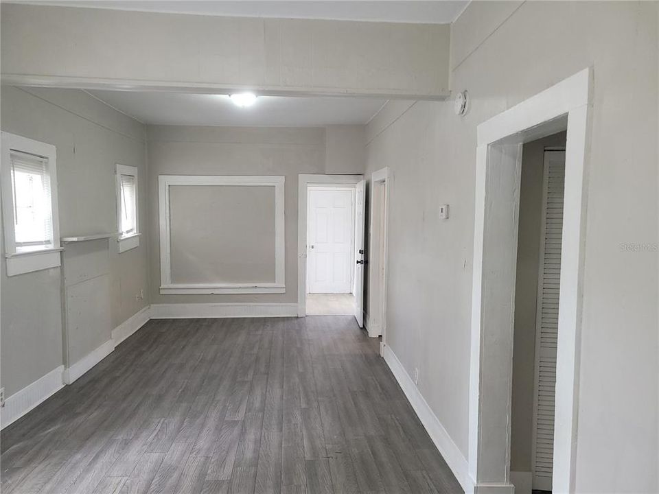 For Rent: $1,300 (2 beds, 1 baths, 1000 Square Feet)