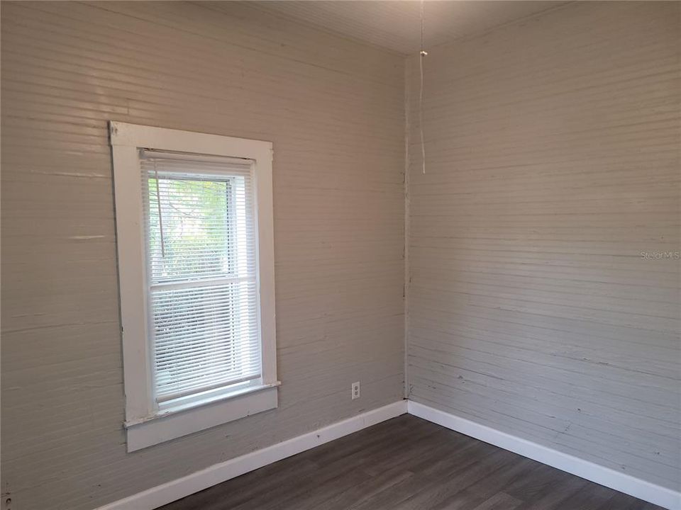 For Rent: $1,300 (2 beds, 1 baths, 1000 Square Feet)