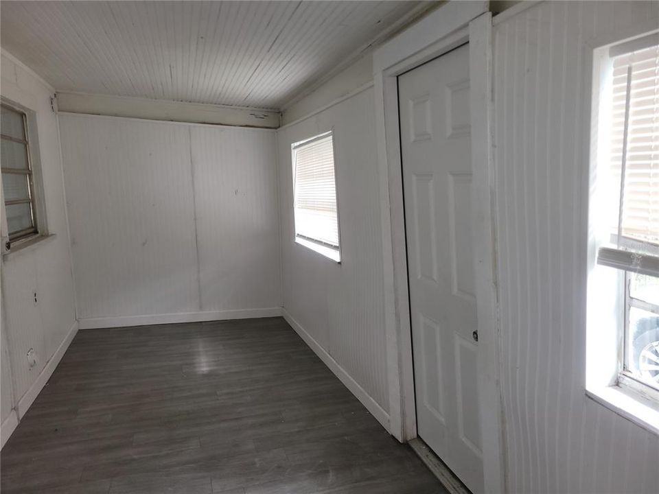 For Rent: $1,300 (2 beds, 1 baths, 1000 Square Feet)