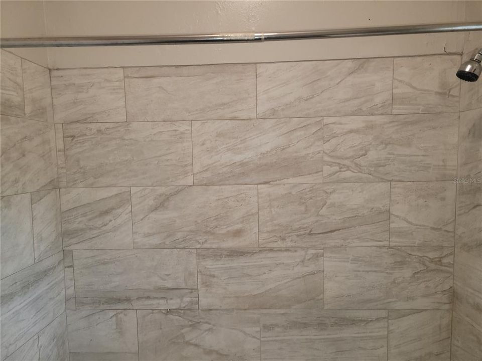 For Rent: $1,300 (2 beds, 1 baths, 1000 Square Feet)