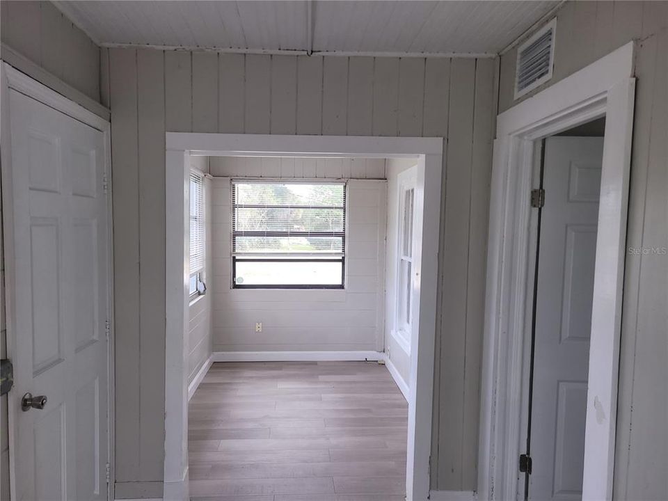 For Rent: $1,300 (2 beds, 1 baths, 1000 Square Feet)