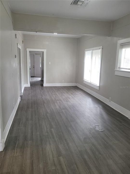 For Rent: $1,300 (2 beds, 1 baths, 1000 Square Feet)