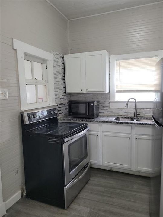 For Rent: $1,300 (2 beds, 1 baths, 1000 Square Feet)