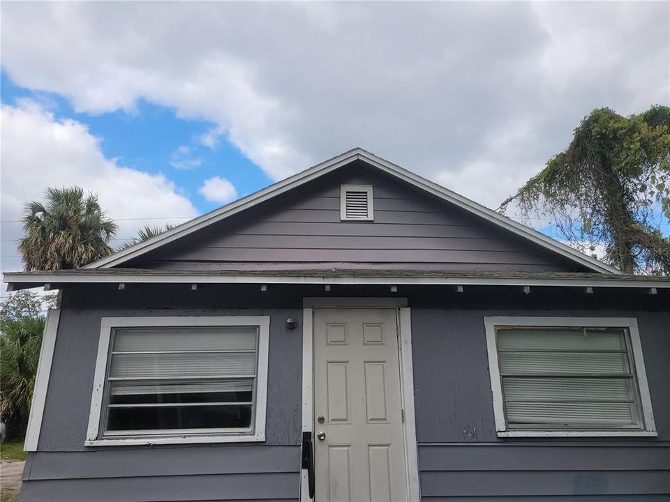 For Rent: $1,300 (2 beds, 1 baths, 1000 Square Feet)