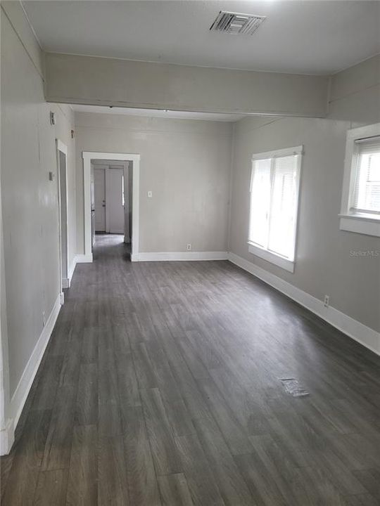 For Rent: $1,300 (2 beds, 1 baths, 1000 Square Feet)