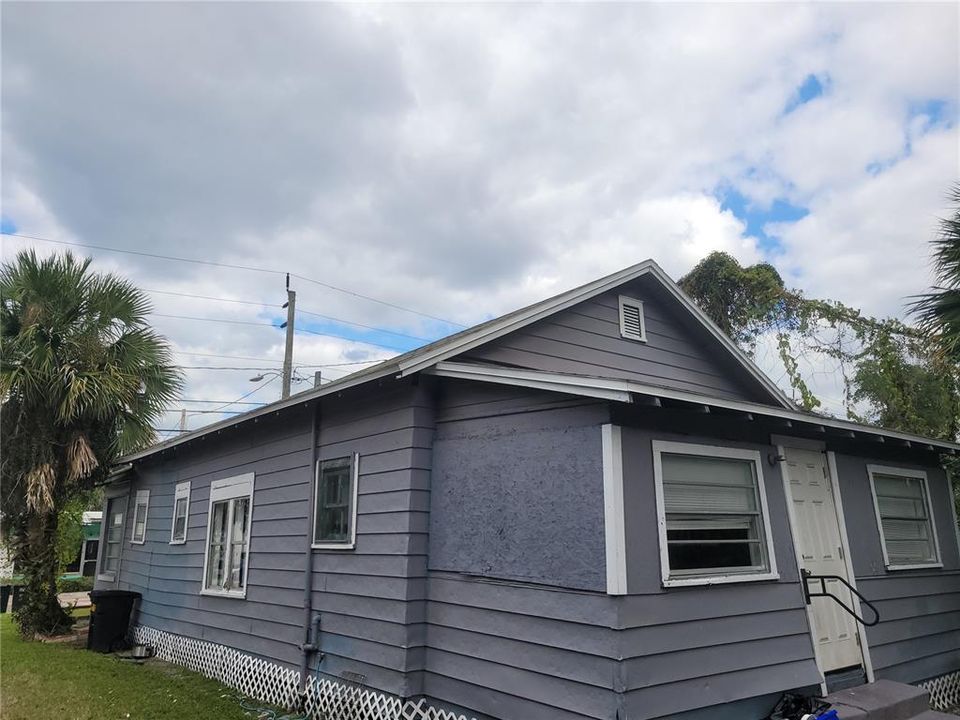 For Rent: $1,300 (2 beds, 1 baths, 1000 Square Feet)