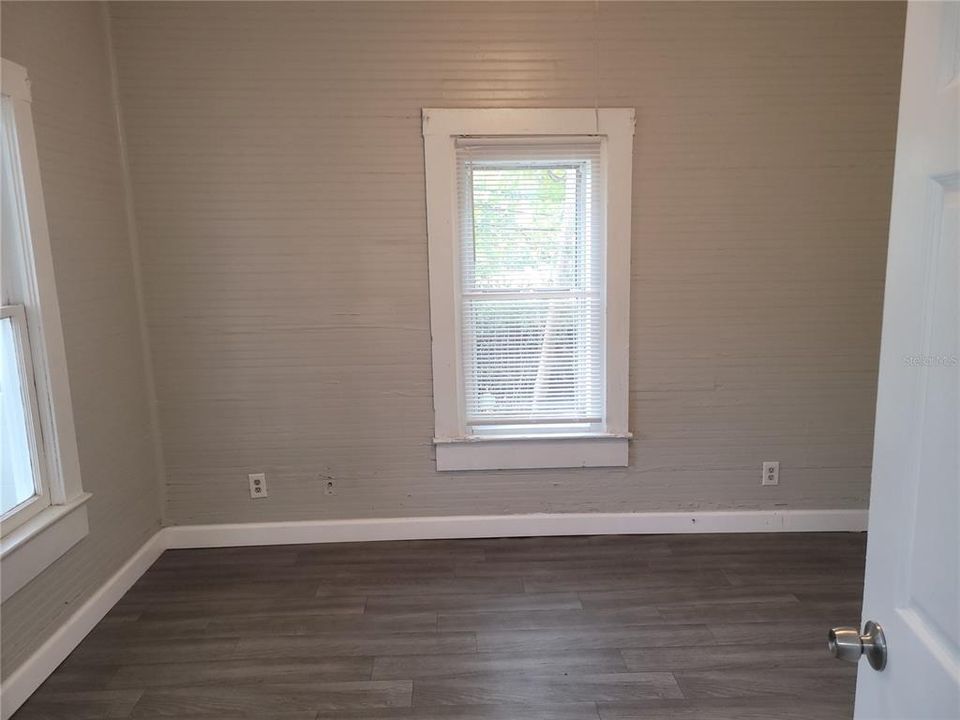 For Rent: $1,300 (2 beds, 1 baths, 1000 Square Feet)