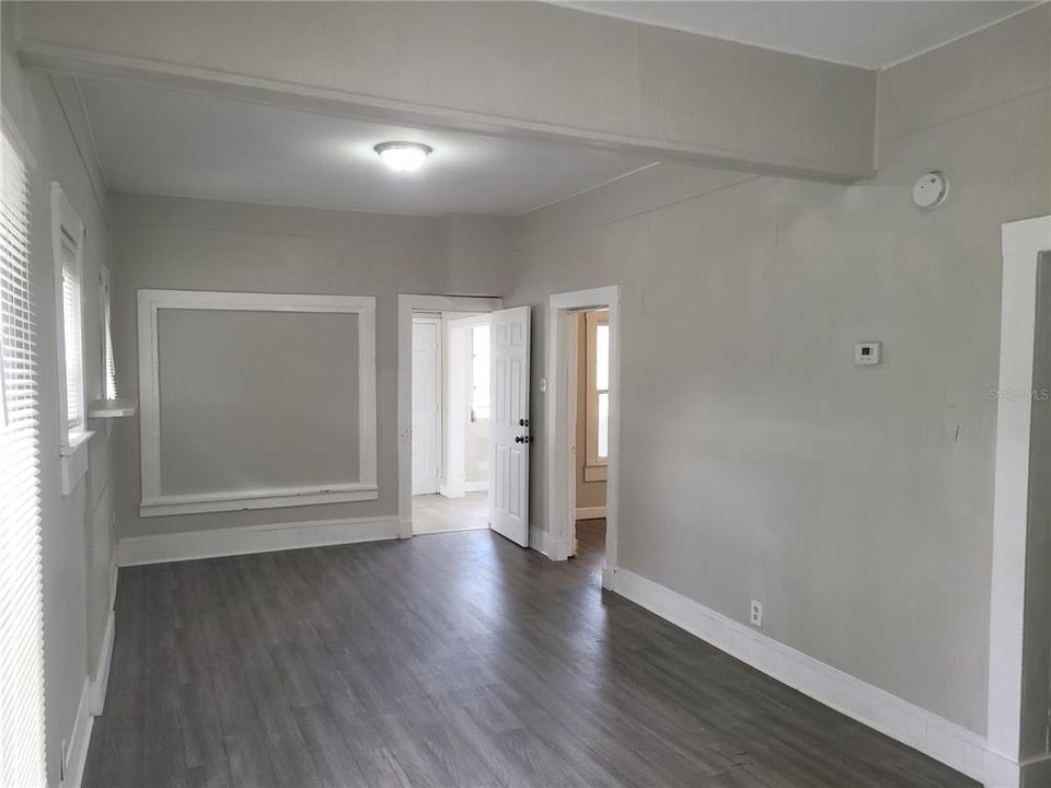 For Rent: $1,300 (2 beds, 1 baths, 1000 Square Feet)