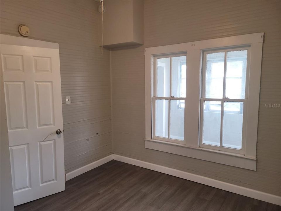 For Rent: $1,300 (2 beds, 1 baths, 1000 Square Feet)