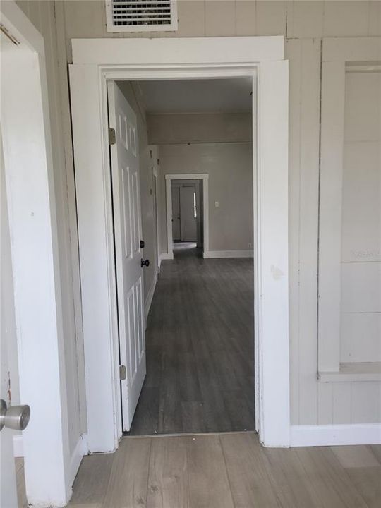 For Rent: $1,300 (2 beds, 1 baths, 1000 Square Feet)