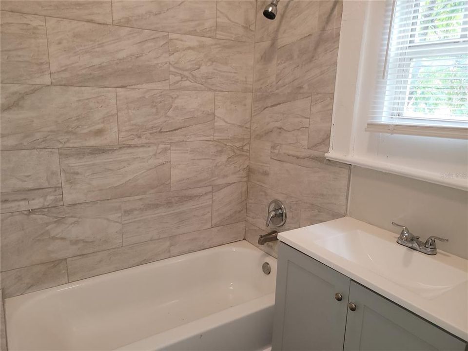 For Rent: $1,300 (2 beds, 1 baths, 1000 Square Feet)