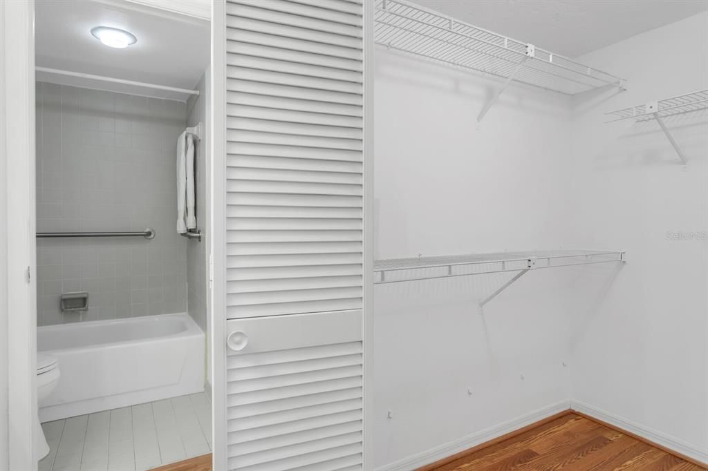 For Sale: $310,000 (2 beds, 2 baths, 1032 Square Feet)