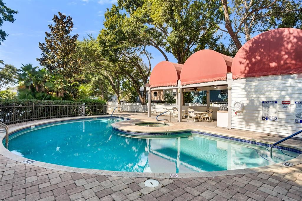 For Sale: $310,000 (2 beds, 2 baths, 1032 Square Feet)