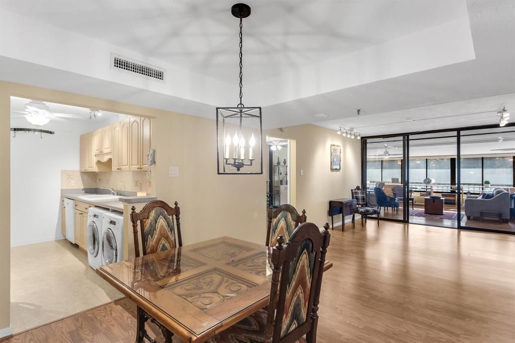 For Sale: $310,000 (2 beds, 2 baths, 1032 Square Feet)