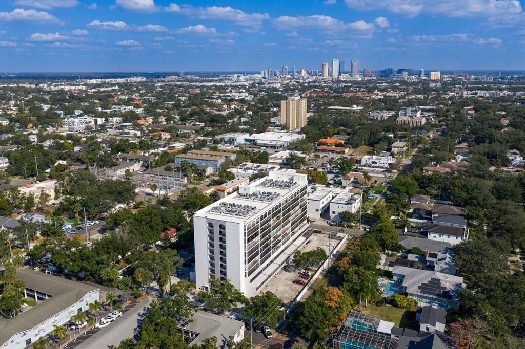 For Sale: $310,000 (2 beds, 2 baths, 1032 Square Feet)