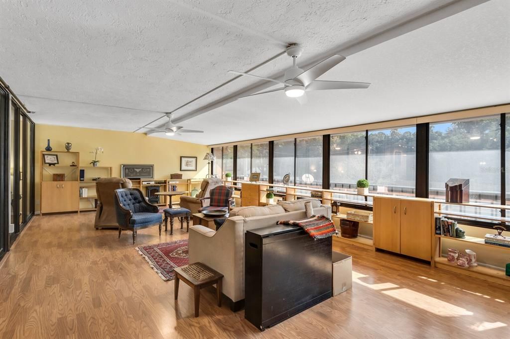 For Sale: $310,000 (2 beds, 2 baths, 1032 Square Feet)