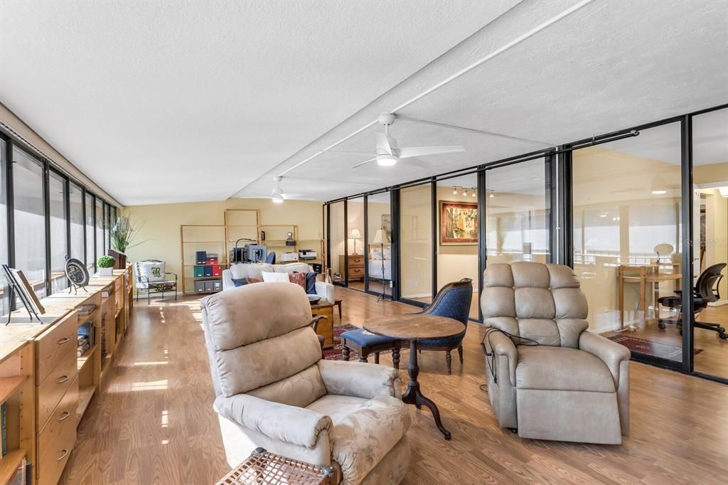 For Sale: $310,000 (2 beds, 2 baths, 1032 Square Feet)