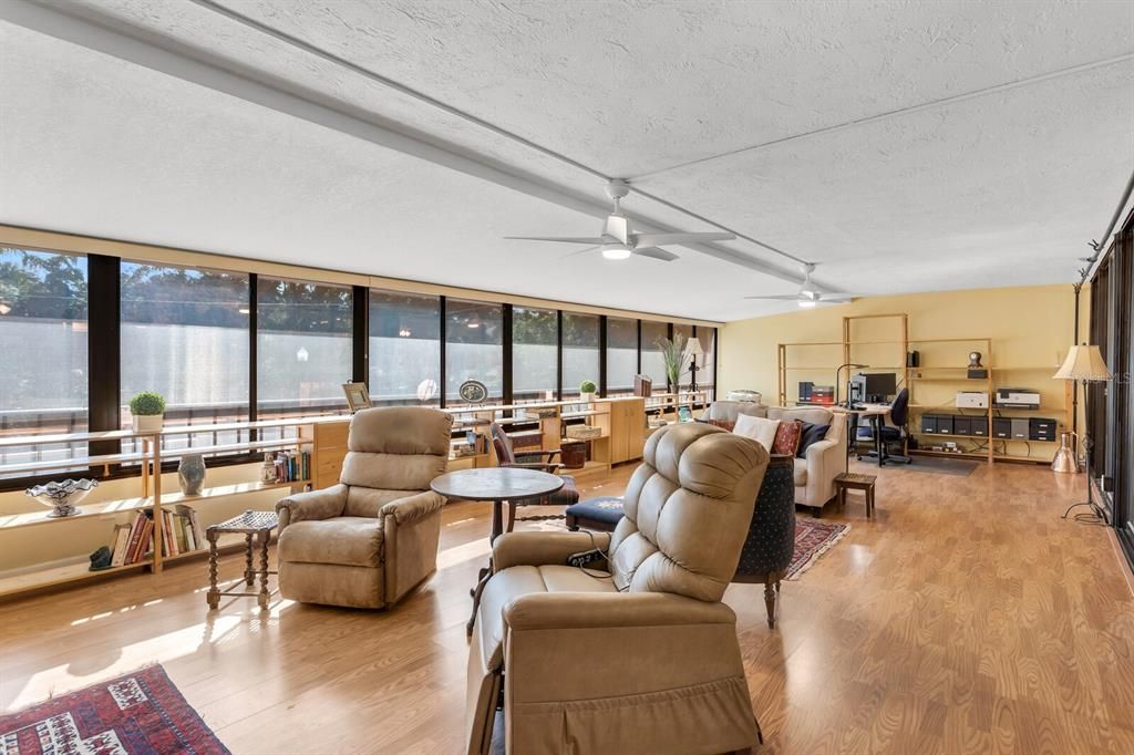 For Sale: $310,000 (2 beds, 2 baths, 1032 Square Feet)