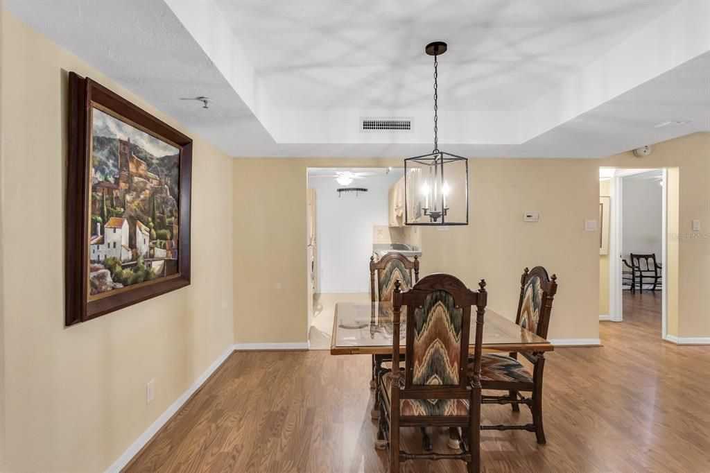 For Sale: $310,000 (2 beds, 2 baths, 1032 Square Feet)