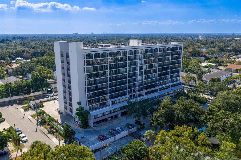 For Sale: $310,000 (2 beds, 2 baths, 1032 Square Feet)