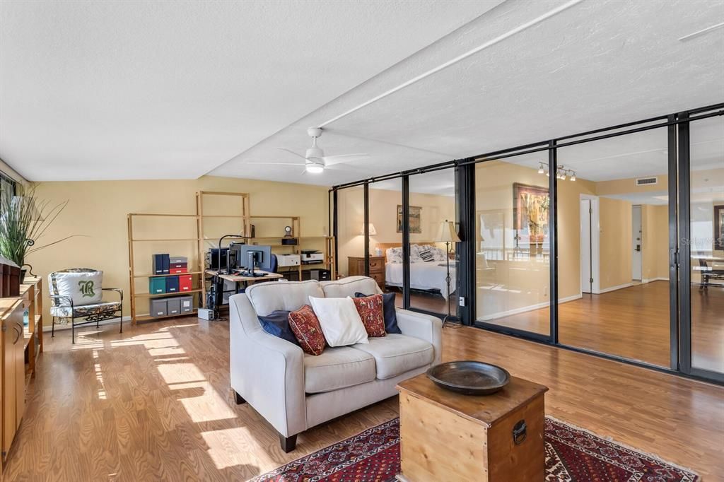 For Sale: $310,000 (2 beds, 2 baths, 1032 Square Feet)