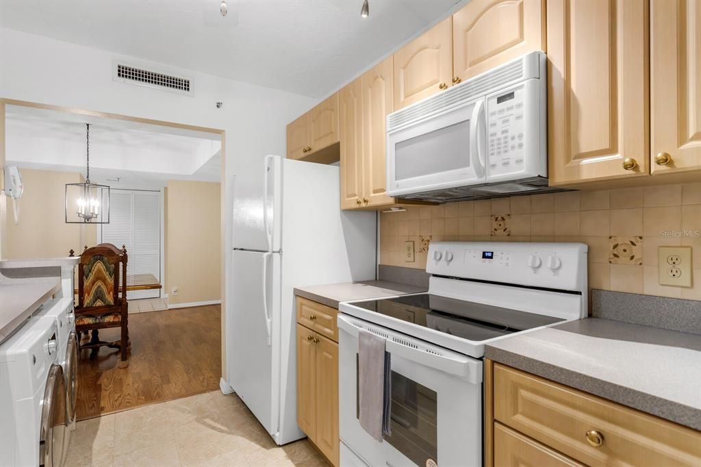 For Sale: $310,000 (2 beds, 2 baths, 1032 Square Feet)