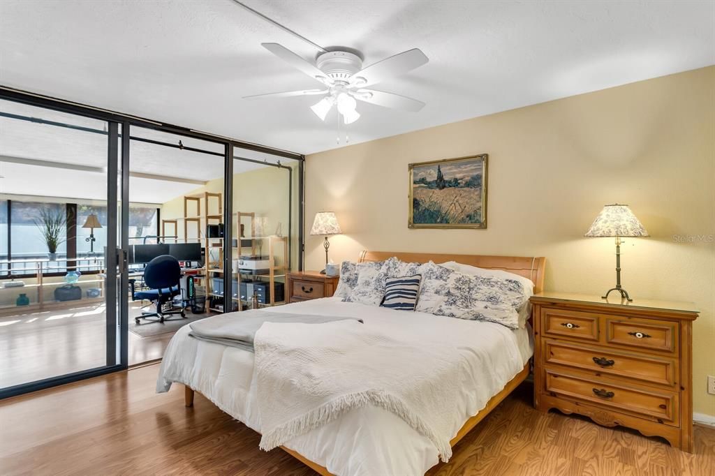 For Sale: $310,000 (2 beds, 2 baths, 1032 Square Feet)