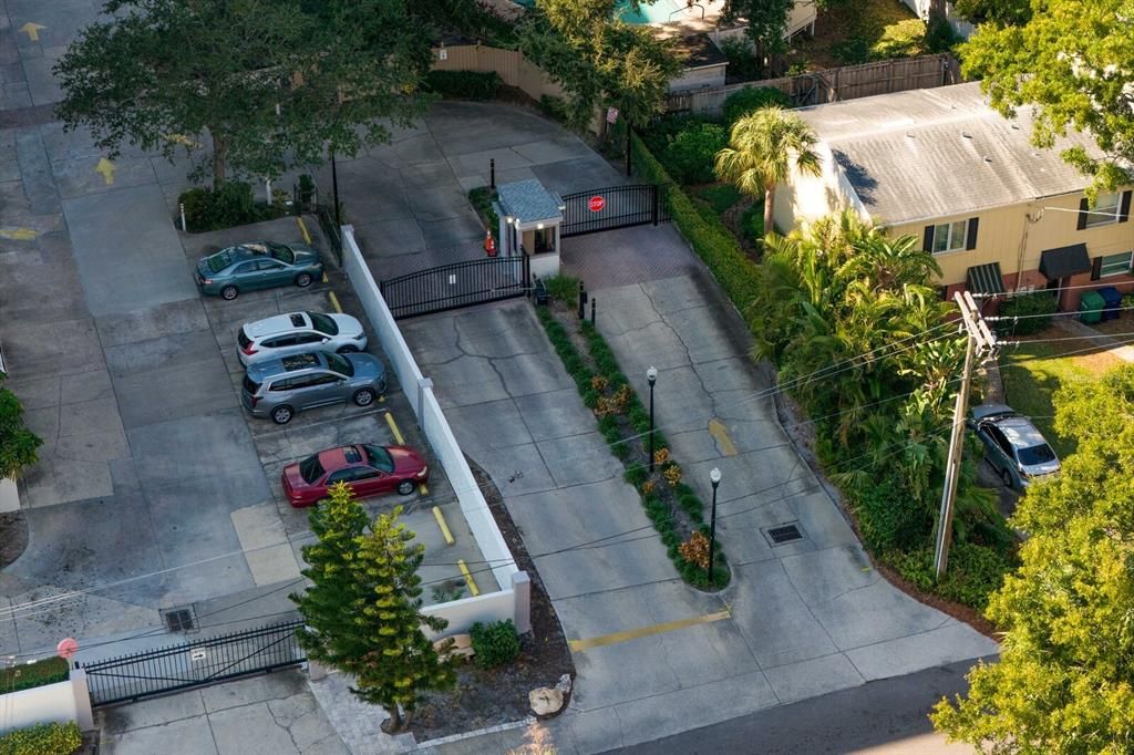 For Sale: $310,000 (2 beds, 2 baths, 1032 Square Feet)