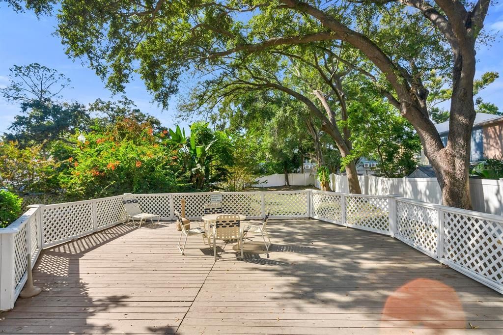 For Sale: $310,000 (2 beds, 2 baths, 1032 Square Feet)