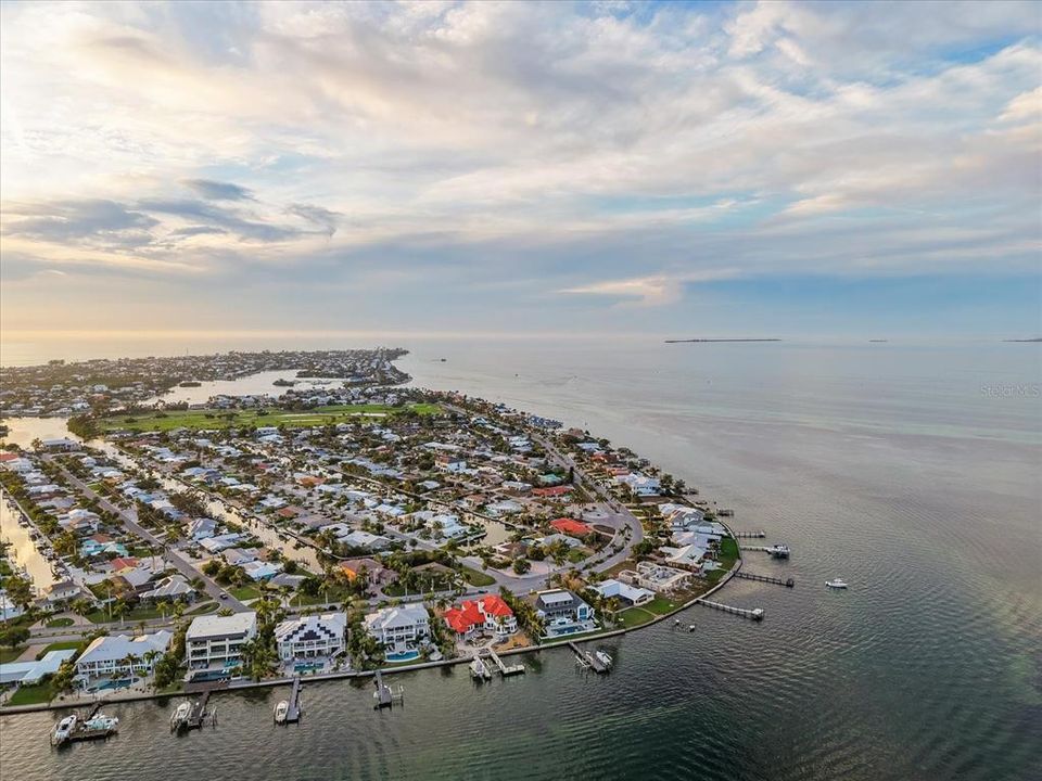 For Sale: $2,875,000 (5 beds, 4 baths, 2612 Square Feet)