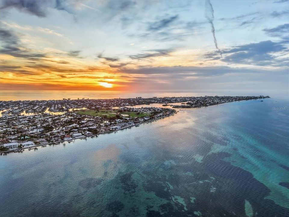 For Sale: $2,875,000 (5 beds, 4 baths, 2612 Square Feet)