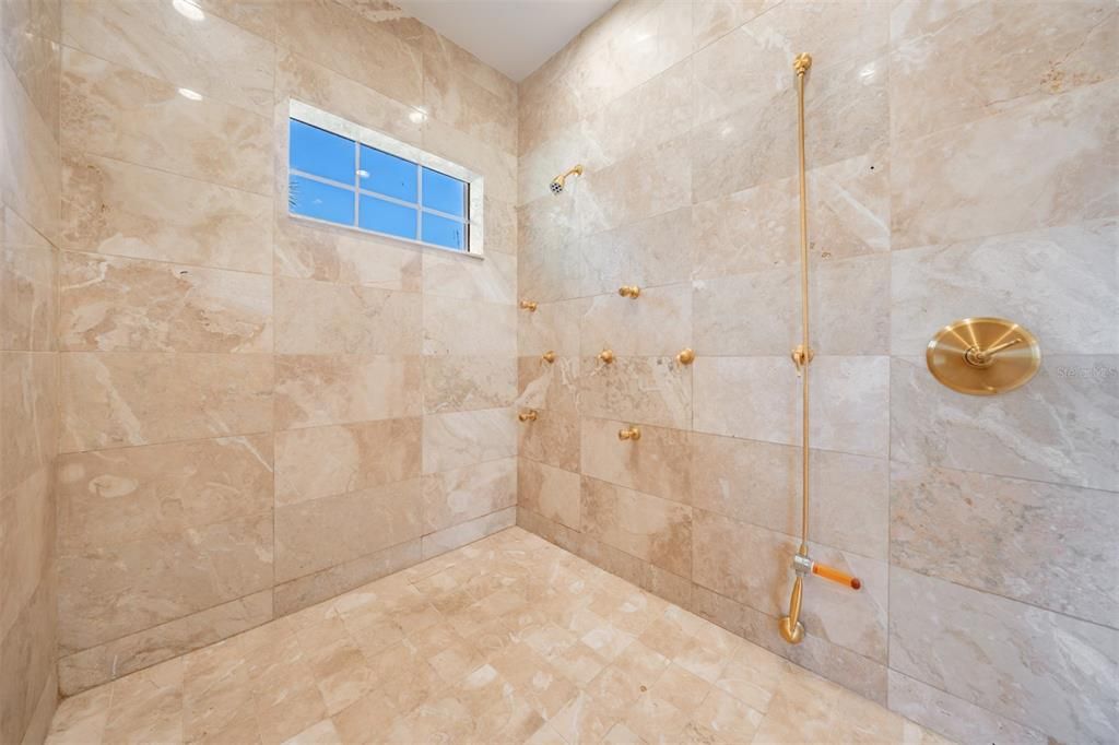 For Sale: $3,500,000 (5 beds, 6 baths, 5777 Square Feet)