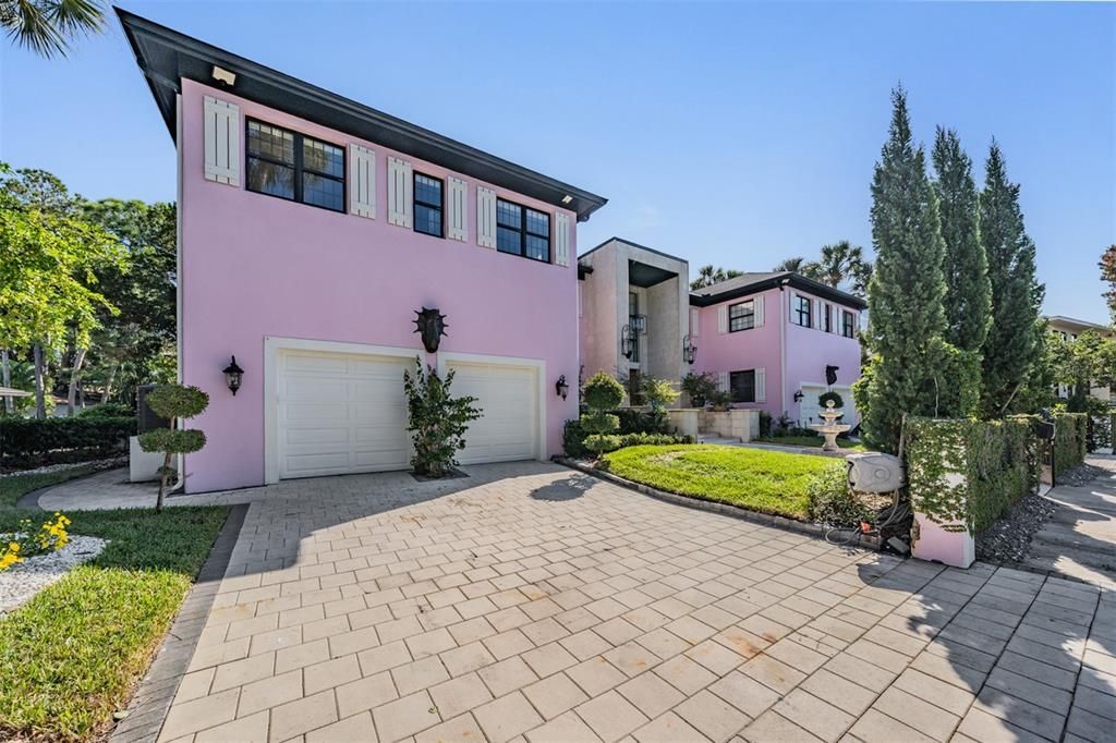 For Sale: $3,500,000 (5 beds, 6 baths, 5777 Square Feet)