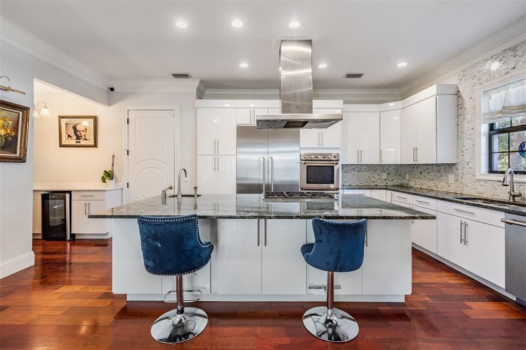 For Sale: $3,500,000 (5 beds, 6 baths, 5777 Square Feet)