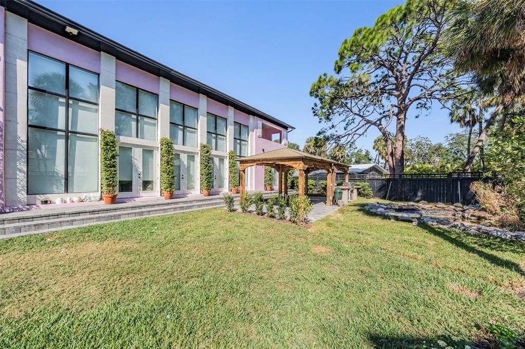 For Sale: $3,500,000 (5 beds, 6 baths, 5777 Square Feet)