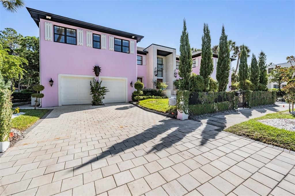 For Sale: $3,500,000 (5 beds, 6 baths, 5777 Square Feet)