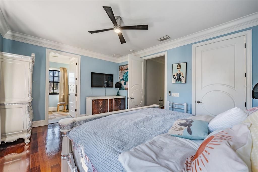 For Sale: $3,500,000 (5 beds, 6 baths, 5777 Square Feet)