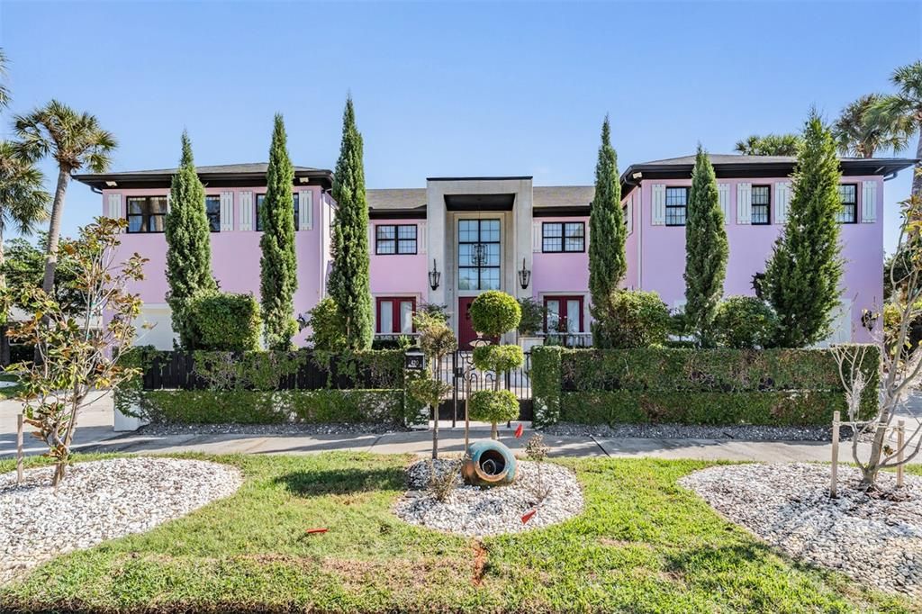 For Sale: $3,500,000 (5 beds, 6 baths, 5777 Square Feet)