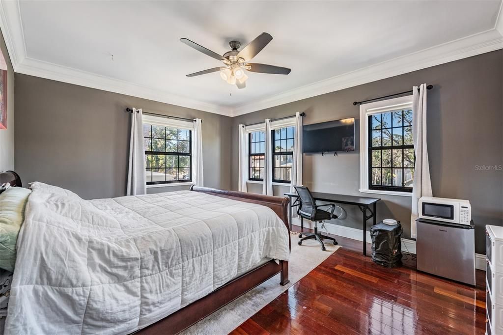 For Sale: $3,500,000 (5 beds, 6 baths, 5777 Square Feet)