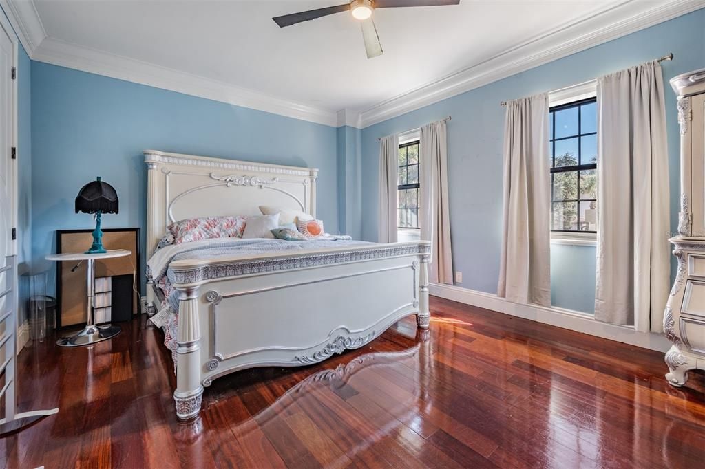 For Sale: $3,500,000 (5 beds, 6 baths, 5777 Square Feet)