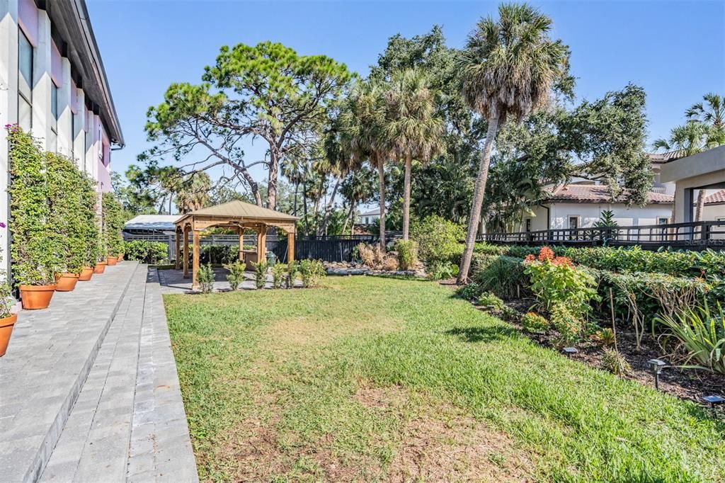 For Sale: $3,500,000 (5 beds, 6 baths, 5777 Square Feet)