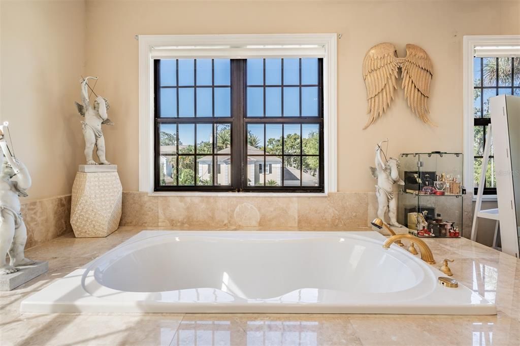 For Sale: $3,500,000 (5 beds, 6 baths, 5777 Square Feet)