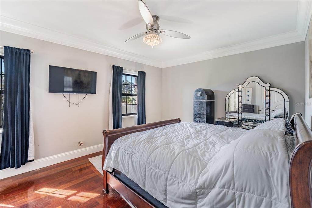 For Sale: $3,500,000 (5 beds, 6 baths, 5777 Square Feet)