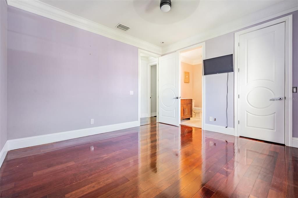 For Sale: $3,500,000 (5 beds, 6 baths, 5777 Square Feet)