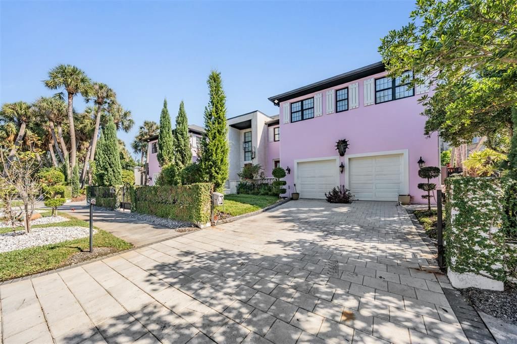 For Sale: $3,500,000 (5 beds, 6 baths, 5777 Square Feet)