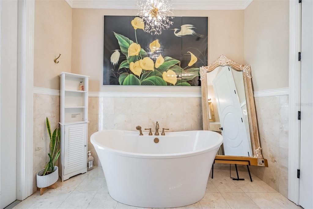 For Sale: $3,500,000 (5 beds, 6 baths, 5777 Square Feet)