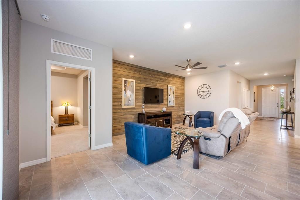 待售: $565,000 (4 贝兹, 2 浴室, 2045 平方英尺)