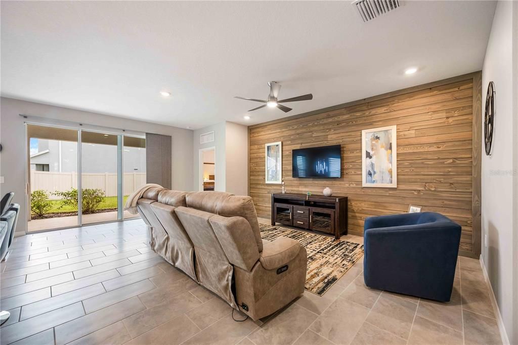 待售: $565,000 (4 贝兹, 2 浴室, 2045 平方英尺)