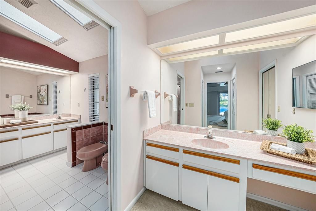 Под контрактом: $450,000 (4 спален, 3 ванн, 2657 Квадратных фут)