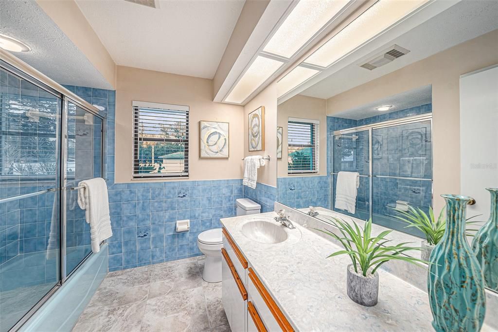 Под контрактом: $450,000 (4 спален, 3 ванн, 2657 Квадратных фут)